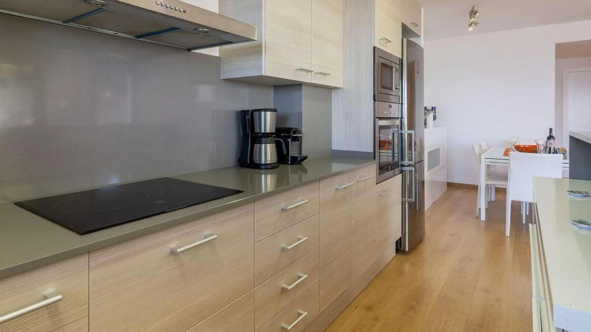 Apartamento De Lujo Frente Al Mar En Playa De La Tonyines, 3 Habitaciones, Terraza, Garaje Y Mas - Es-228-127 Llança